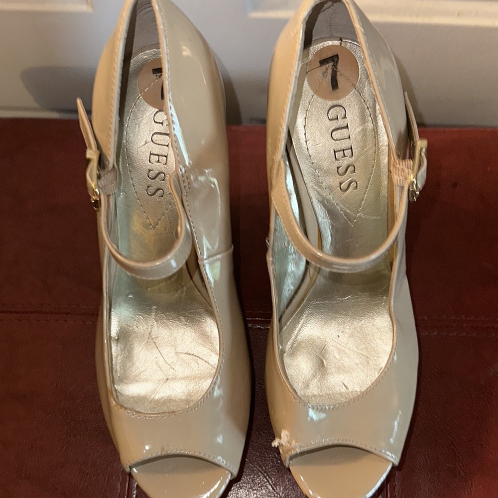 Guess - Picture 2 of 8